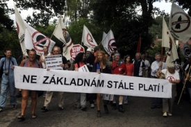 Radar u Slavkova odporu veřejnosti odolal.