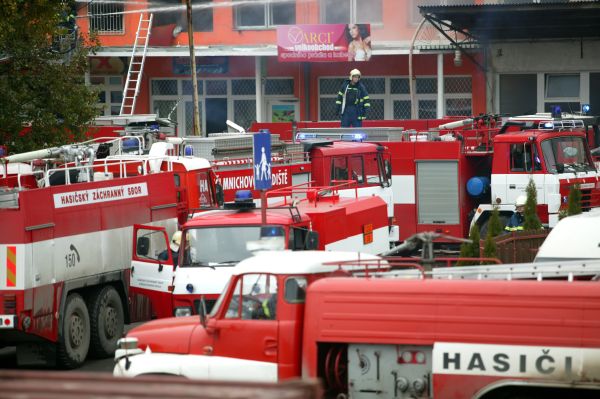 K výbuchu došlo při výměně filtru nádrže s technickým benzinem. K výbuchu došlo při výměně filtru nádrže s technickým benzinem.