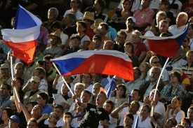 Př&iacute;znivci česk&eacute; atletiky zaplnili stadion v Berl&iacute;ně.