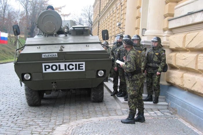 Vojenská polici přijde o odbor proti korupci. Vojenská polici přijde o odbor proti korupci.