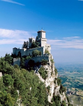 San Marino se chce kromě turistiky proslavit také vínem. San Marino se chce kromě turistiky proslavit také vínem.