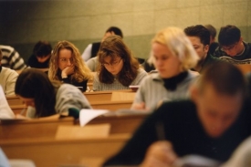 56 tisíc studentů dostane dotazník.