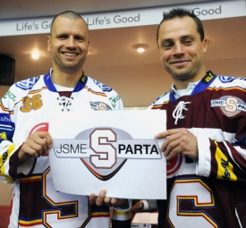 Na Spartě se snaž&iacute; zaujmou fanou&scaron;ky v&scaron;emi možn&yacute;mi způsoby.