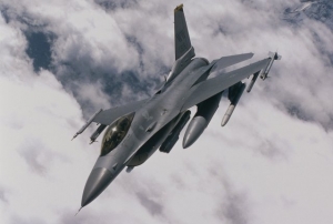 Vysoko nad Afgh&aacute;nist&aacute;nem neust&aacute;le krouž&iacute; F-16 připraven&eacute; zas&aacute;hnout.