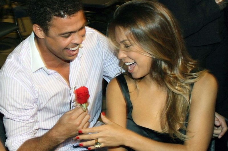 Ronaldovi a jeho snoubence Marii Beatriz Antonyové se narodí syn. Ronaldovi a jeho snoubence Marii Beatriz Antonyové se narodí syn.