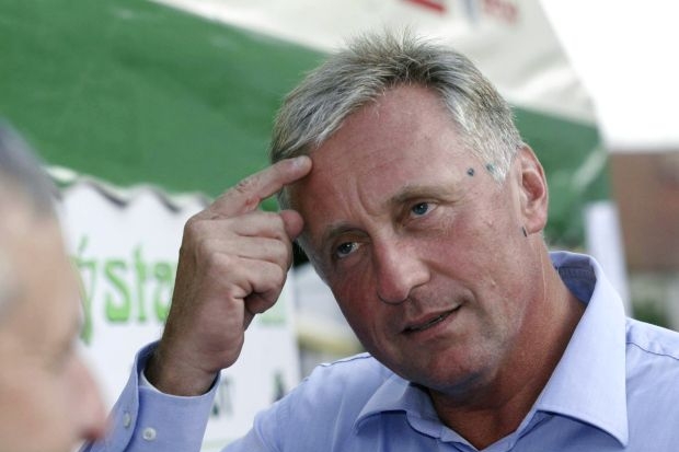 Mirek Topolánek chce i přes útok pokračovat ve volbení kampani.