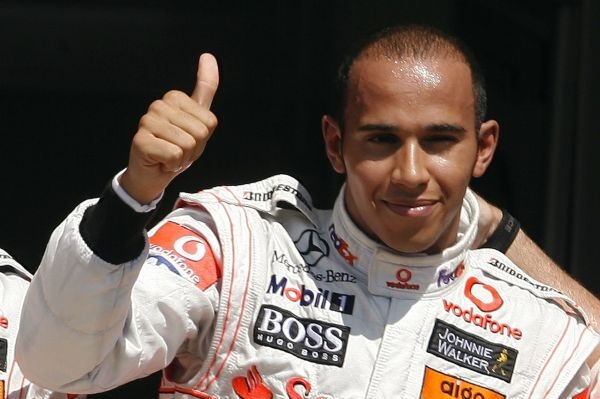 Lewis Hamilton po kvalifikaci přímo zářil. Lewis Hamilton po kvalifikaci přímo zářil.