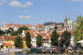 Po celém Česku je rozeseto na 55 tisíc zahrádek. Po celém Česku je rozeseto na 55 tisíc zahrádek.
