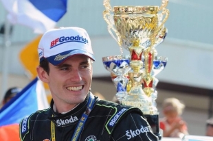 Jan Kopeck&yacute; s poh&aacute;rem pro v&iacute;těze Barum Czech rallye.