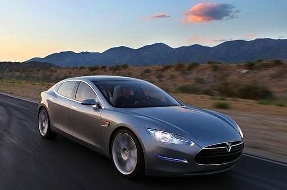 Tesla S se má začít prodávat v roce 2011.