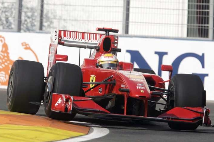 Luca Badoer za volantem monopostu Ferrari při Velké ceně Evropy.