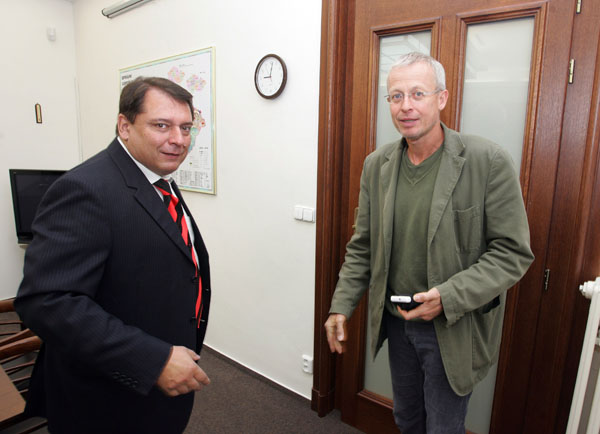 Milan Šíma (vpravo) před rozhovorem s Jiřím Paroubkem (září 2008)