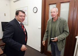 Milan Šíma (vpravo) před rozhovorem s Jiřím Paroubkem (září 2008)