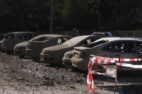 Poničeno bylo pětadvacet vozidel.