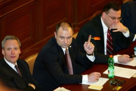 Strany vsadily na ostřílené mazáky.