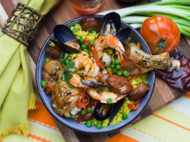 Speciality &Scaron;panělska přibl&iacute;ž&iacute; paella.