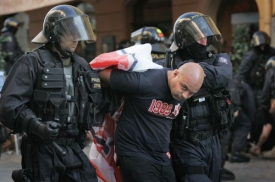 Policie tvrdě zakročila. 