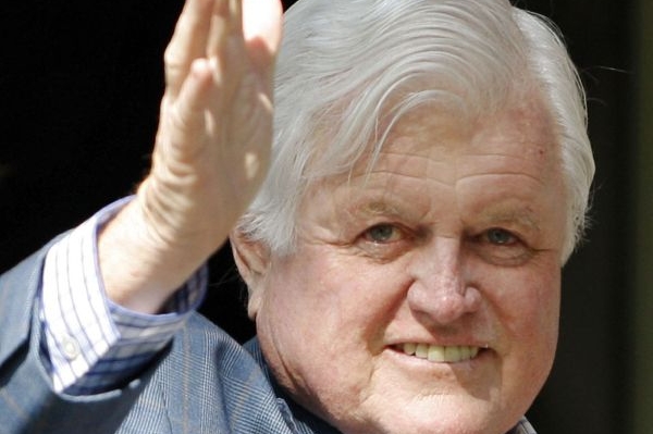 Edward Kennedy trpěl rakovinou mozku. Edward Kennedy trpěl rakovinou mozku.