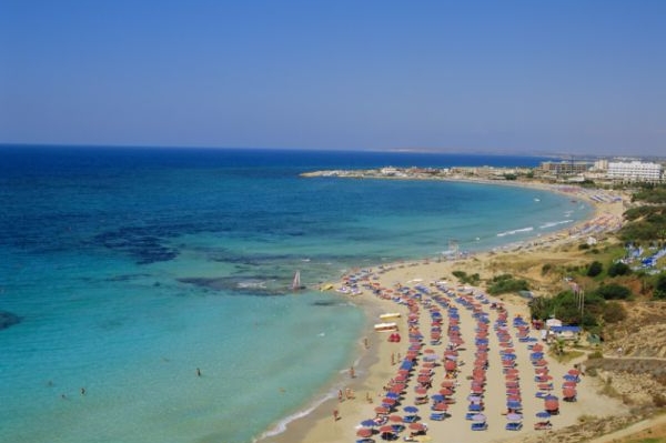Na jihovýchodě Kypru se nachází pláž Ayia Napa s vysokou kvalitou. Na jihovýchodě Kypru se nachází pláž Ayia Napa s vysokou kvalitou.