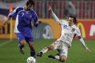 Tomáš Rosický v zápase proti Slovensku, listopad 2007.