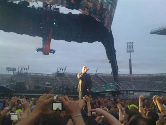 Dublin, Bono blízko svých nejvěrnějších.