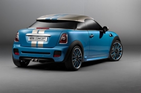 Kup&eacute; m&aacute; vět&scaron;&iacute; kufr než hatchback, protože je jen dvoum&iacute;stn&eacute;. Vejde se do něj 250 litrů.