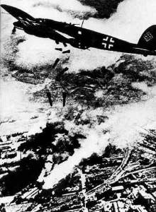 Německý He-111 bombarduje Varšavu.