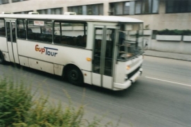 Muž autobus ukradl a pak naboural.