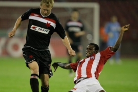 Utk&aacute;n&iacute; Slavie proti Crven&eacute; zvezdě.