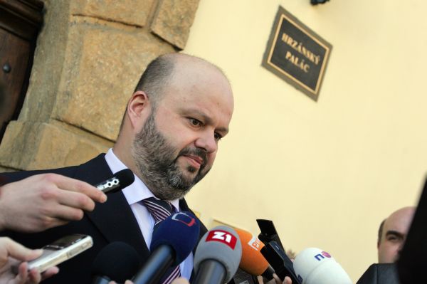 Ministr vnitra Pecina zrušil mandáty kvůli střetu zájmů. Ministr vnitra Pecina zrušil mandáty kvůli střetu zájmů.