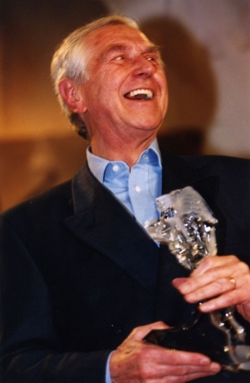 Jiří Hubač je ženatý, má tři dcery. V roce 2002 získal Českého lva.