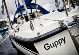 Lauřina jachta Guppy.