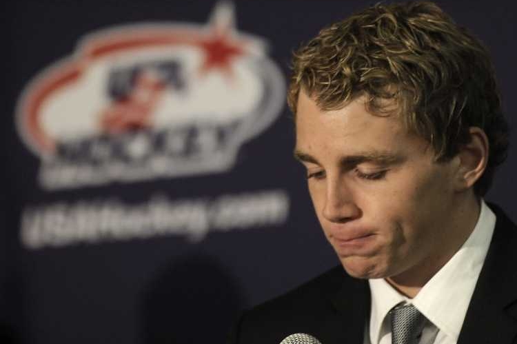 Hokejový útočník Patrick Kane zpytuje svědomí. Hokejový útočník Patrick Kane zpytuje svědomí.