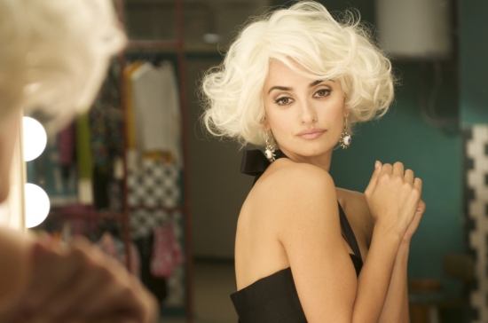 Penélope Cruzová jako osudová Lena ve filmu Rozervaná objetí. 