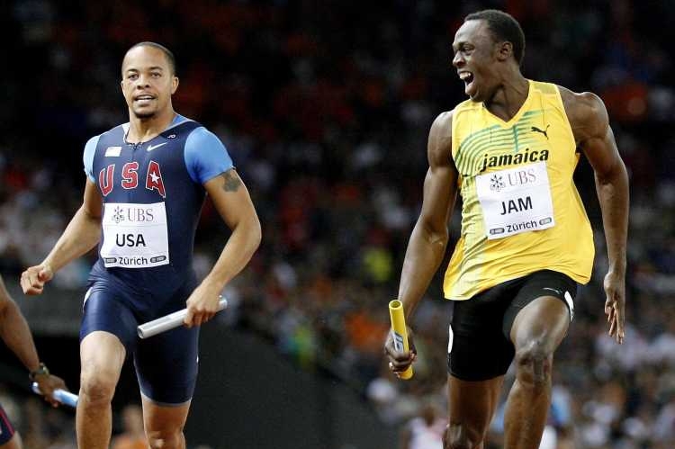 Usain Bolt (vpravo) se zubí na Američana Spearmona. Usain Bolt (vpravo) se zubí na Američana Spearmona.