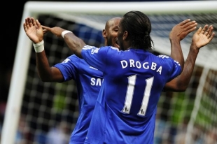 Duo střelců londýnské Chelsea Anelka a Drogba.