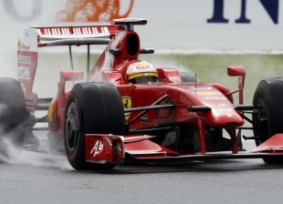 Luca Badoer v monopostu ferrari.