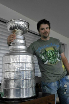 Petr Sýkora a slavný Stanley Cup.