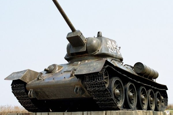 Válečný památník (T-34) na gdaňském Westerplatte.