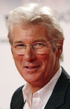 Richard Gere oslav&iacute; &scaron;edes&aacute;t let.