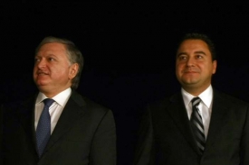 Šéfové arménské a turecké diplomacie Nalbandian a Babacan (2008).