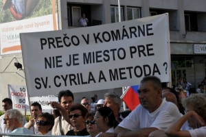 Slovensko-maďarské vztahy tíží například socha sv. Štěpána v Komárnu.