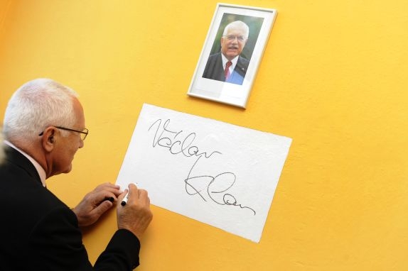 Klaus přivítal prvňáčky a pochválil Fischera.