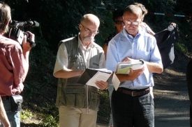 Rekonstrukci řídil soudce Miloslav Ježek (vpravo).