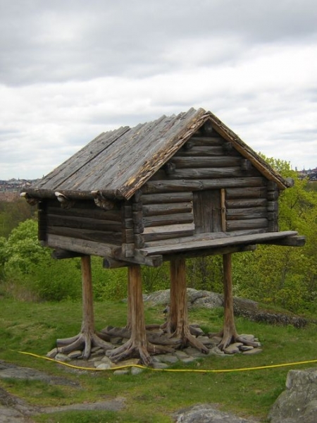 Chaloupka na muří nožce ve Skansenu. Chaloupka na muří nožce ve Skansenu.