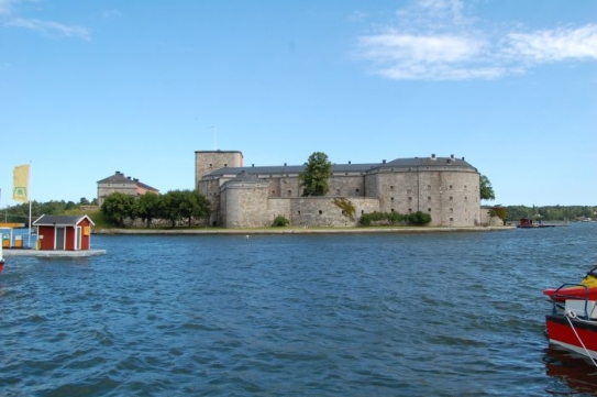 Vaxholm kdysi hlídal bezpečnost Stockholmu. Vaxholm kdysi hlídal bezpečnost Stockholmu.