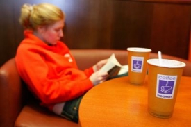 Konkurence? Třeba Coffee Heaven. V Česku má již 15 poboček. Konkurence? Třeba Coffee Heaven. V Česku má již 15 poboček.