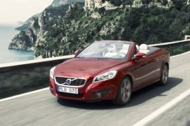 Modernizované C70 se inspirovalo studií volva S60 z letošního ženevského autosalonu.