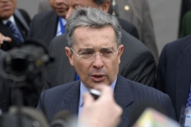 Kolumbijsk&yacute; prezident Alv&aacute;ro Uribe v Asunci&oacute;nu.