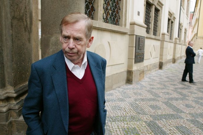 Havel je pro takovou změnu ústavy, která by zabránila patům. Havel je pro takovou změnu ústavy, která by zabránila patům.
